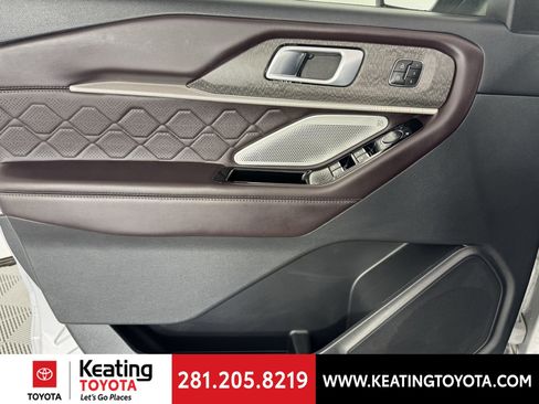 Used 2025 Ford Explorer Platinum w/ LUX Leather Package image 11