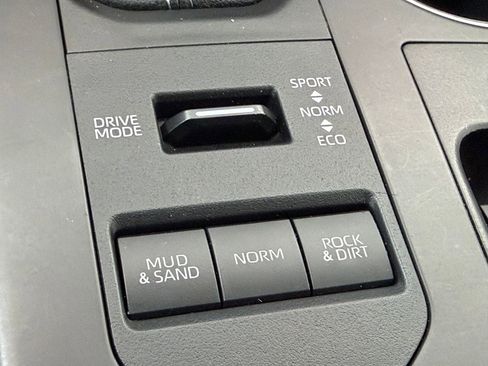 Used 2023 Toyota Highlander LE image 30