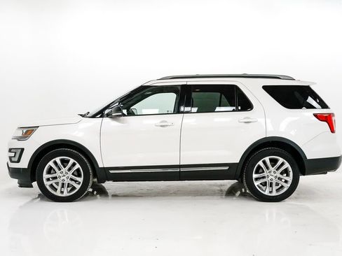 Used 2017 Ford Explorer XLT w/ Equipment Group 202A image 30