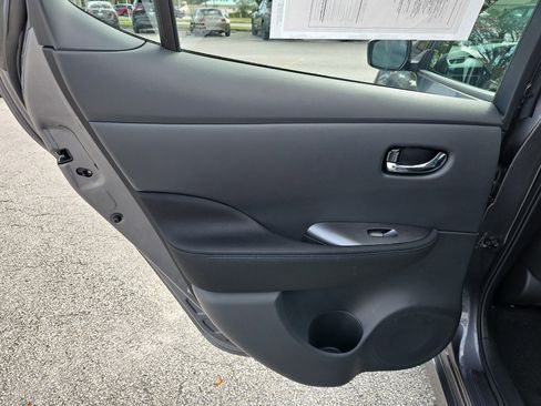 Used 2025 Nissan Leaf S image 11
