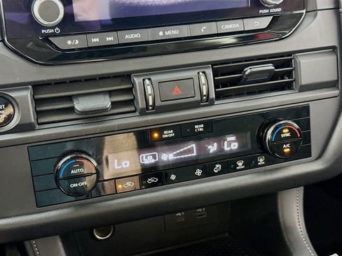 Used 2025 Nissan Pathfinder S AWD/4WD image 17