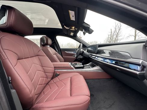 Used 2025 BMW 760i xDrive image 25