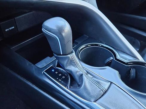 Used 2019 Toyota Camry SE image 12