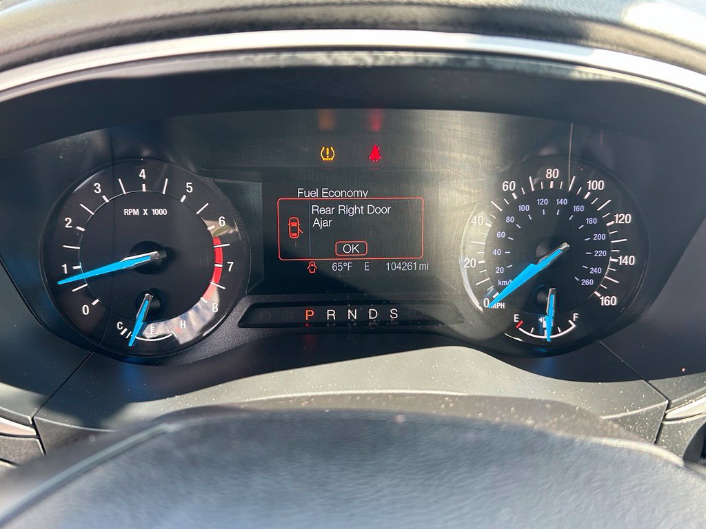 Used 2015 Ford Fusion SE w/ Equipment Group 201A FWD image 16