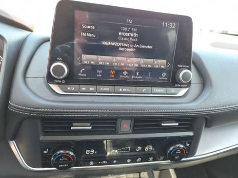 Used 2023 Nissan Rogue SV w/ SV Premium B Package image 26