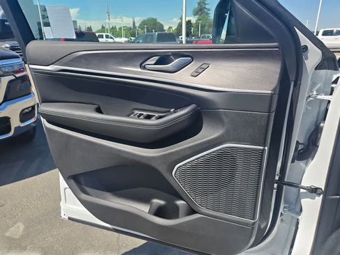 New 2026 Jeep Grand Cherokee L Limited AWD/4WD image 19