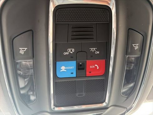 Used 2023 Jeep Grand Cherokee Laredo AWD/4WD image 21