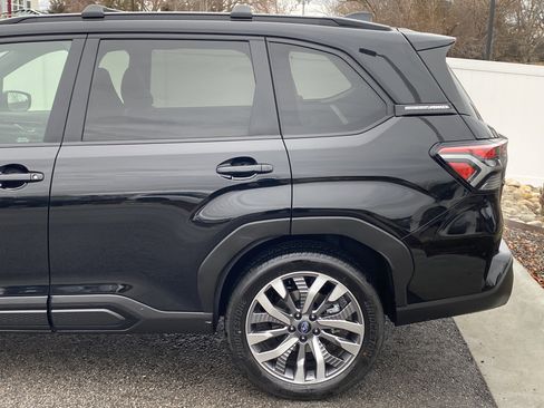 Used 2025 Subaru Forester Touring image 4