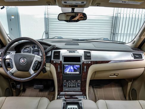 Used 2012 Cadillac Escalade Premium AWD/4WD image 18