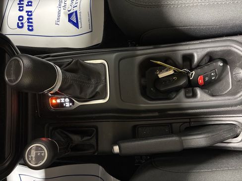 Used 2023 Jeep Gladiator Willys AWD/4WD image 20