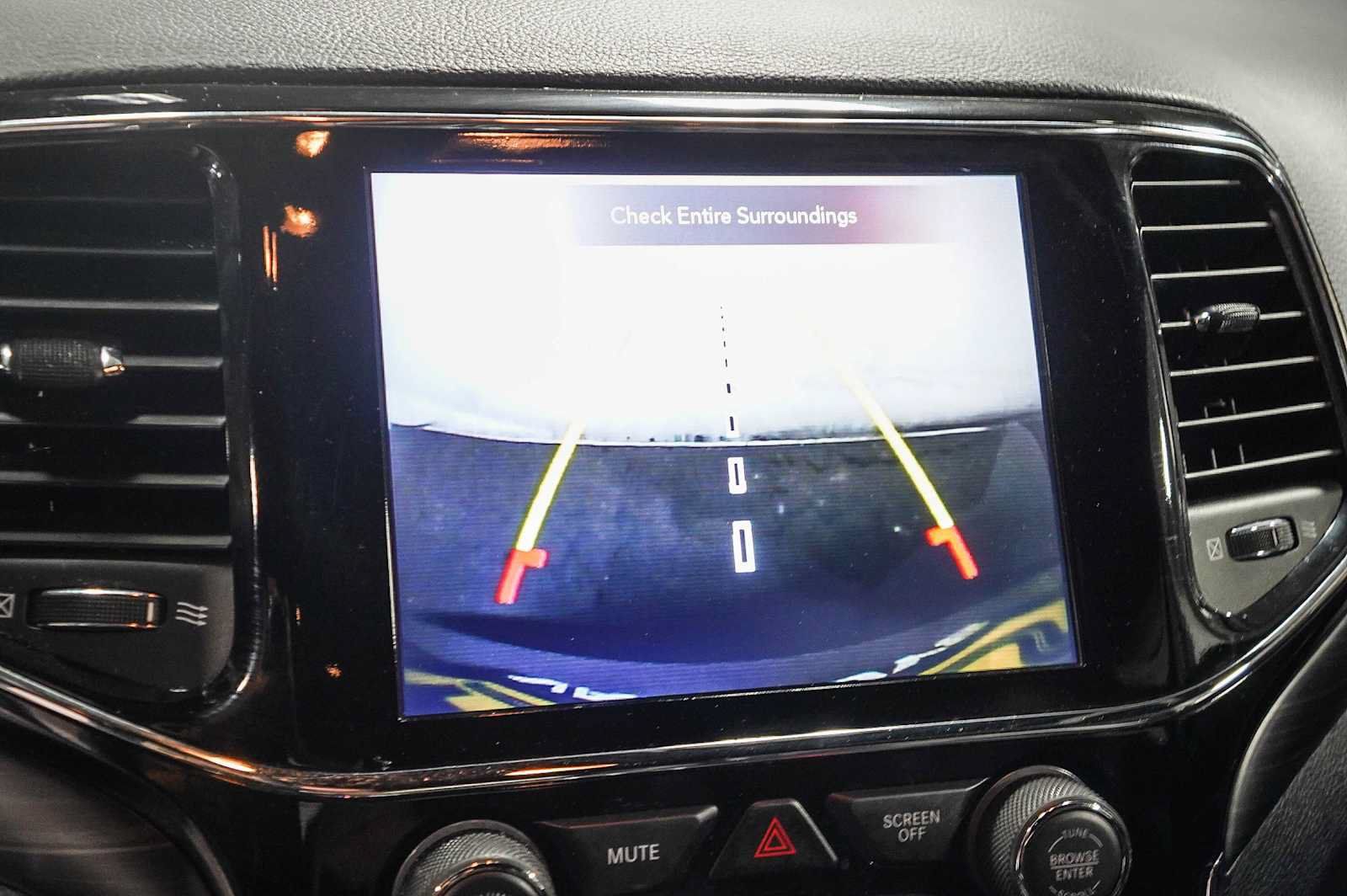 Used 2020 Jeep Grand Cherokee Altitude RWD image 26