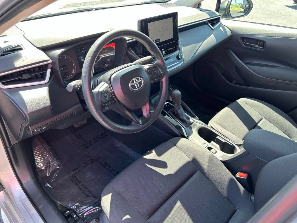 Used 2025 Toyota Corolla LE FWD image 18