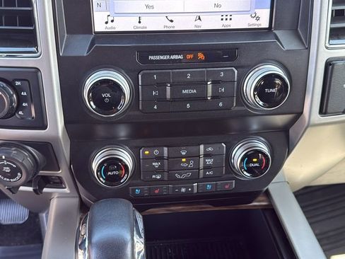 Used 2019 Ford F150 Lariat w/ Equipment Group 502A Luxury AWD/4WD image 14