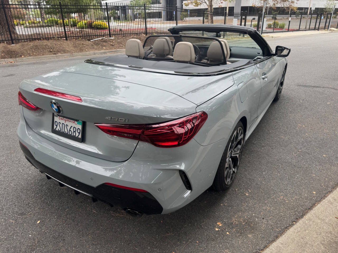 Used 2025 BMW 430i Convertible w/ M Sport Package RWD image 3