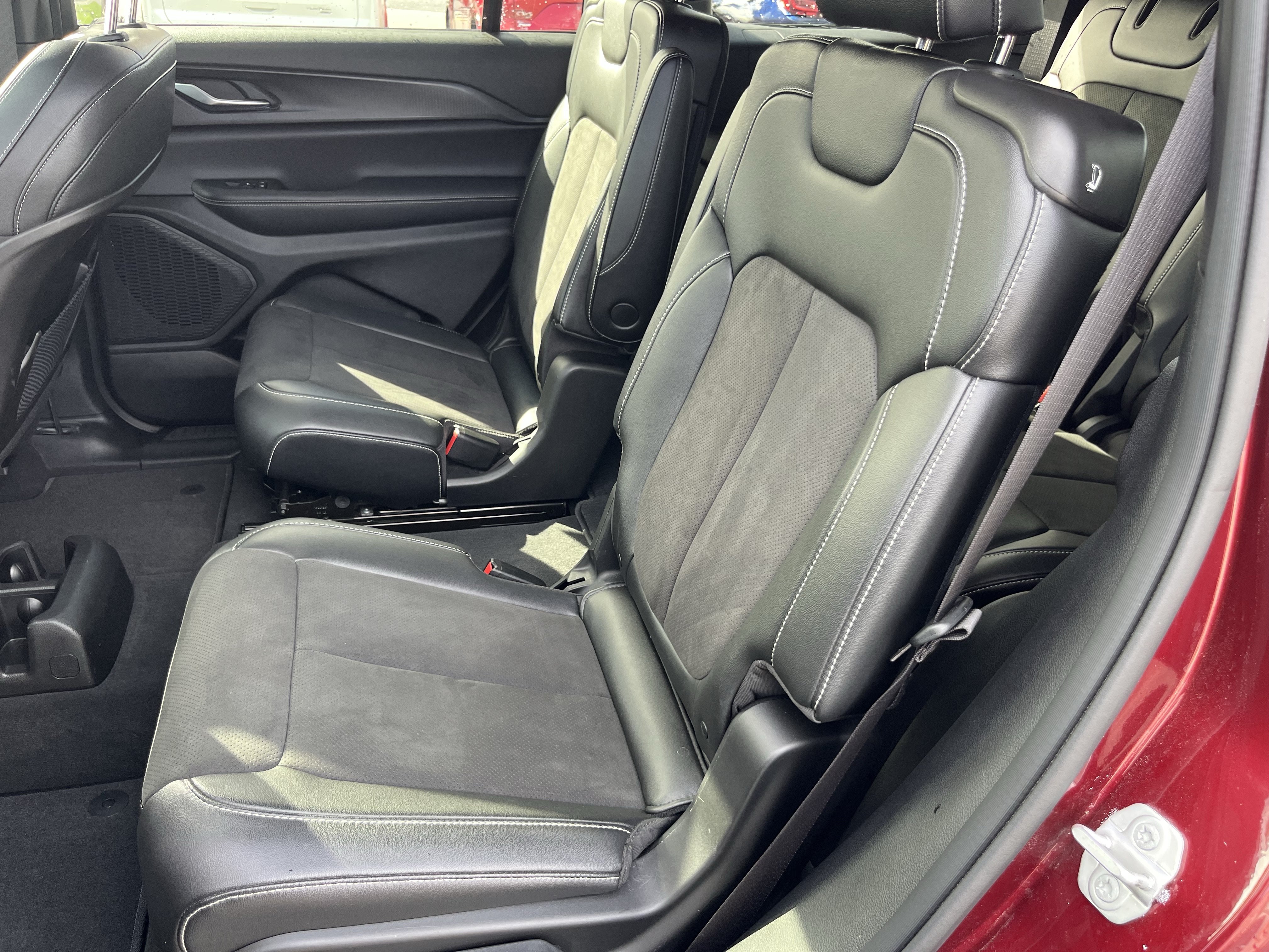 Used 2023 Jeep Grand Cherokee L Laredo AWD/4WD image 18