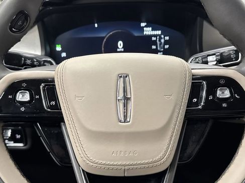Used 2023 Lincoln Aviator AWD w/ Premium Package image 19