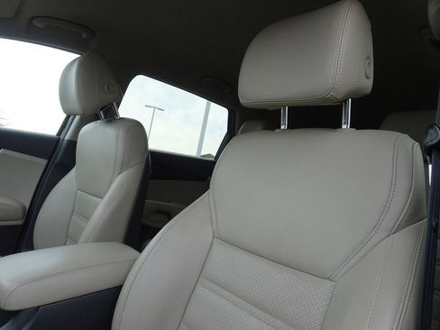 Used 2017 Kia Sorento LX w/ LX Convenience Package image 11