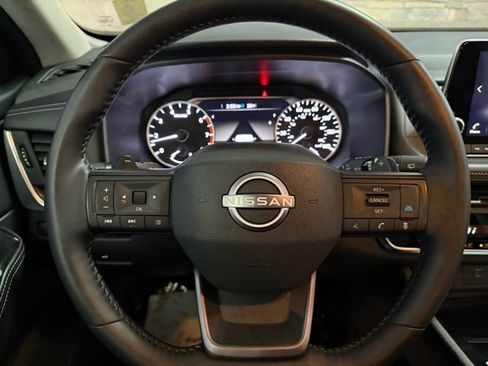 Certified 2025 Nissan Rogue SV image 15