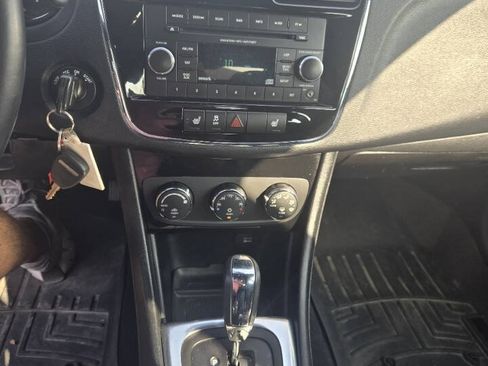 Used 2013 Chrysler 200 Limited FWD image 11