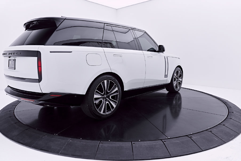 Used 2025 Land Rover Range Rover SE AWD/4WD image 14
