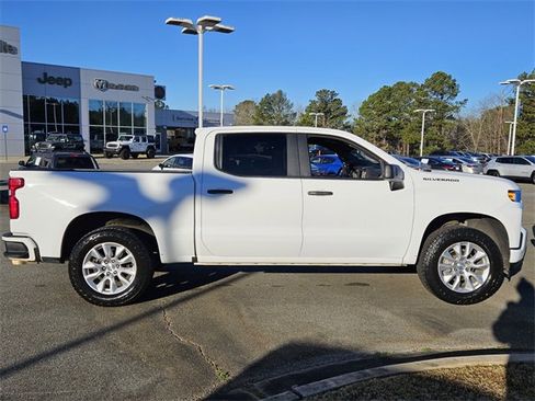 Used 2020 Chevrolet Silverado 1500 Custom w/ Custom Value Package image 12