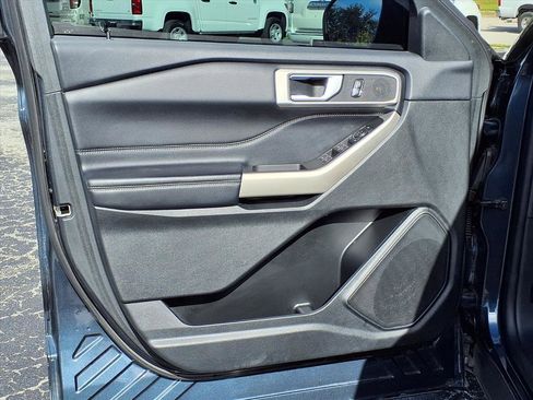 Used 2023 Ford Explorer XLT image 13