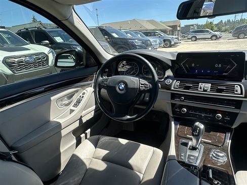 Used 2011 BMW 550i xDrive Sedan AWD/4WD image 5