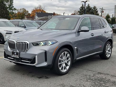 Used 2024 BMW X5 xDrive40i w/ Premium Package image 3