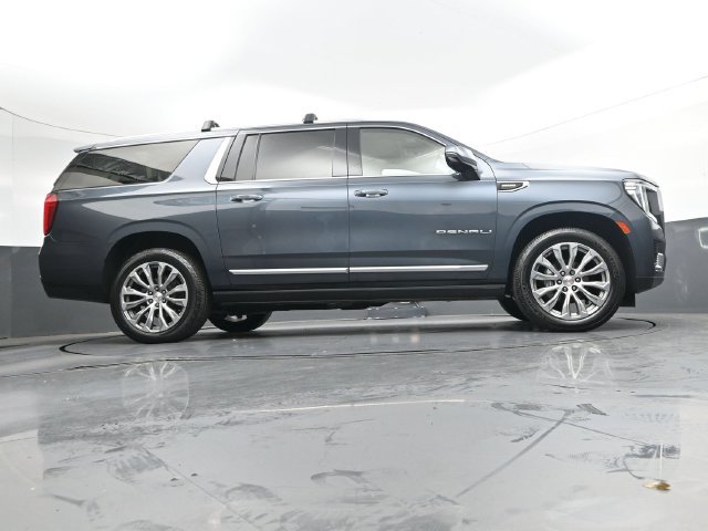 Used 2021 GMC Yukon XL Denali w/ Denali Premium Package AWD/4WD image 32