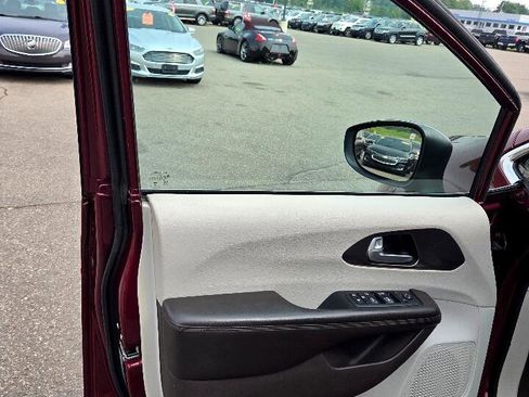 Used 2017 Chrysler Pacifica LX w/ Tire & Wheel Group image 10