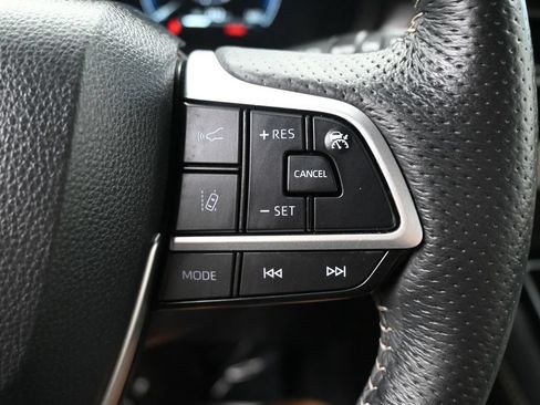 Used 2025 Toyota Sienna Platinum AWD/4WD image 13