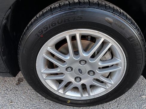 Used 2010 Ford Focus SE image 21