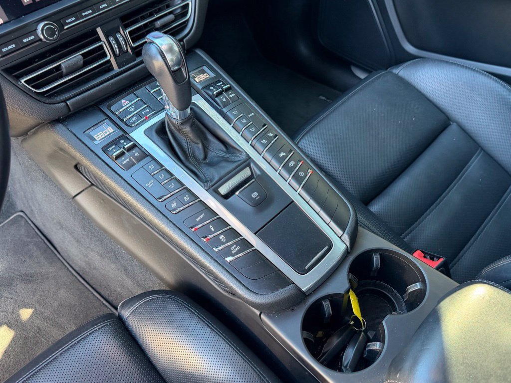 Certified 2021 Porsche Macan Turbo AWD/4WD image 24
