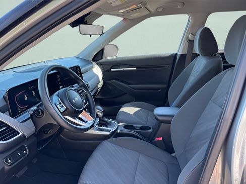 Used 2024 Kia Seltos LX AWD/4WD image 4