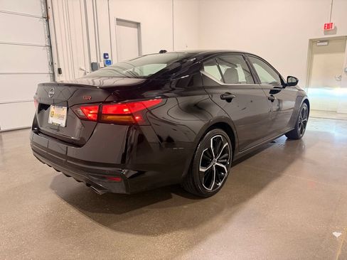 Used 2025 Nissan Altima 2.5 SR FWD image 5