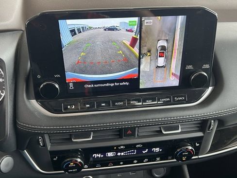 Used 2023 Nissan Rogue SL w/ SL Premium Package image 13