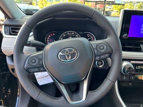 Used 2025 Toyota RAV4 XLE image 25