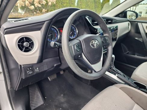 Used 2017 Toyota Corolla LE image 21