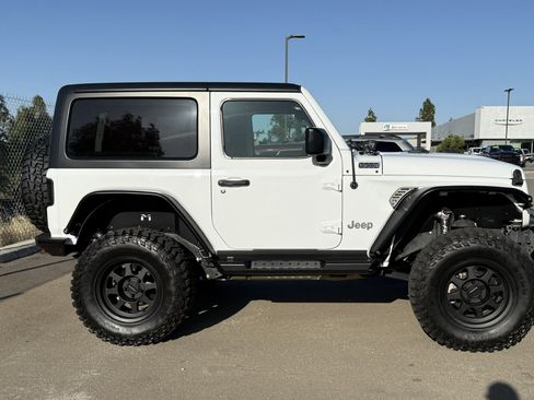 Used 2019 Jeep Wrangler Sport AWD/4WD image 4