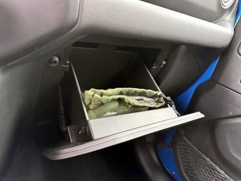 Certified 2022 Jeep Wrangler Unlimited Sahara w/ Cold Weather Group image 28