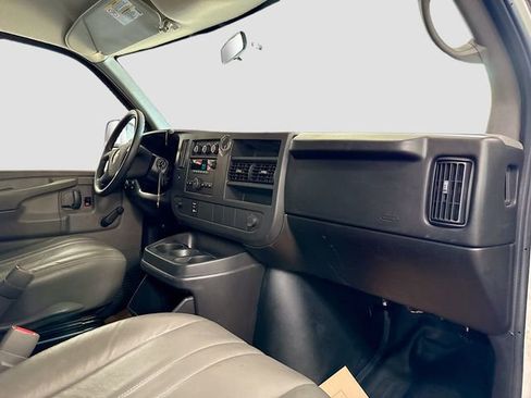 Used 2009 Chevrolet Express 2500 RWD image 26