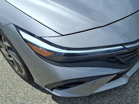 Used 2025 Hyundai Elantra Sport FWD image 12