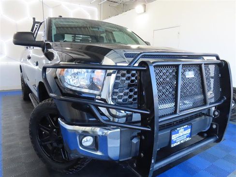 Used 2018 Toyota Tundra SR5 w/ SR5 Upgrade Package image 3