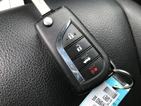 Used 2023 Toyota Camry SE image 21