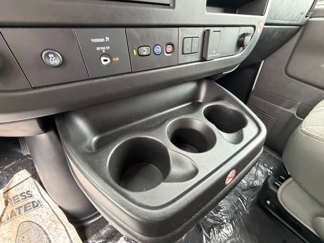 Used 2025 Chevrolet Express 3500 LT w/ LT Preferred Equipment Group RWD image 17