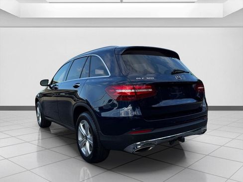 Used 2018 Mercedes-Benz GLC 300 4MATIC image 3