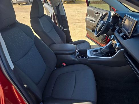 Used 2022 Toyota RAV4 XLE w/ Convenience Package image 10