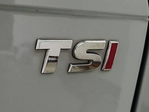 Used 2018 Volkswagen Tiguan SE FWD image 34