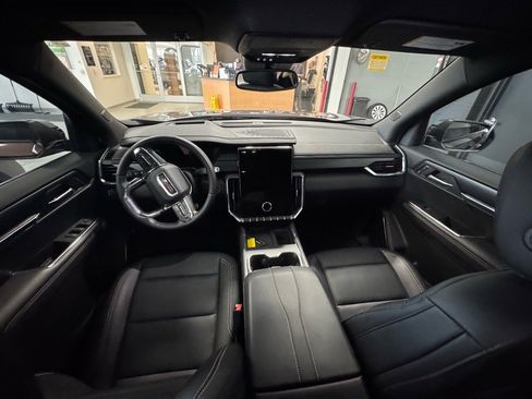 Used 2024 GMC Acadia Elevation w/ Black Edition image 13