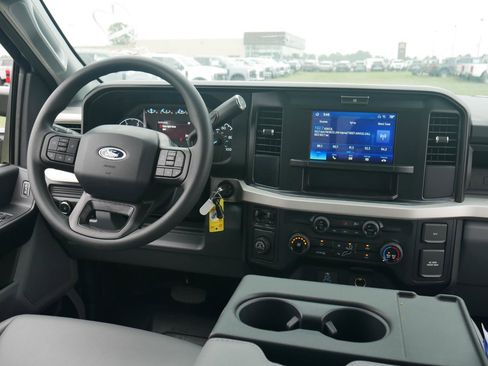 New 2025 Ford F250 XL w/ XL Chrome Package image 43